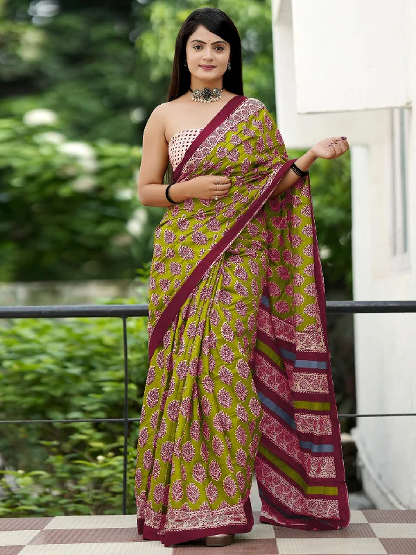 Women's Cotton Beige Printed Designer Saree With Blouse Piece Pleated Collar Blouse
