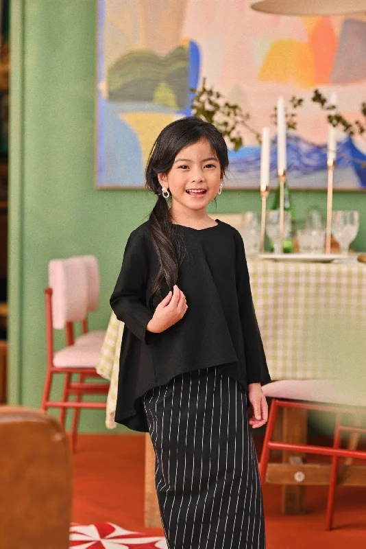 The Capai Foxy Blouse - Black Business Casual Blouse