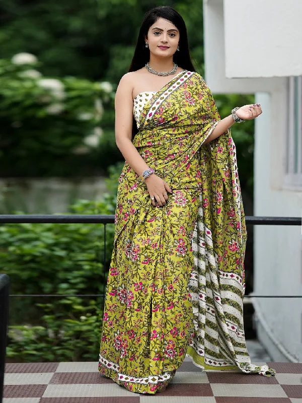 Women's Cotton Off White Printed Designer Saree With Blouse Piece Ruched Sleeve Blouse