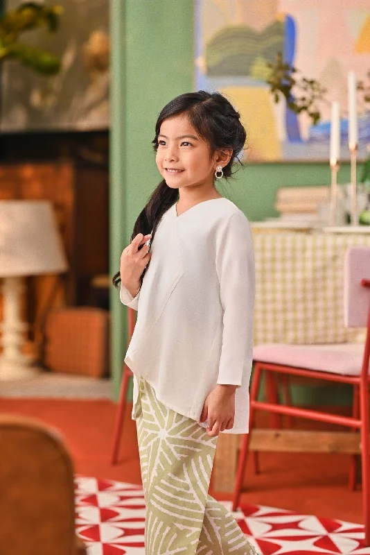 The Capai Caya Blouse - White Romantic Lace Blouse