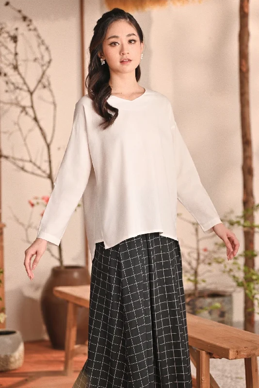 The Heiwa Women Selesa Blouse - White Vintage Polka Blouse
