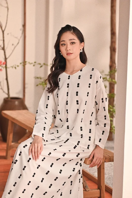 The Heiwa Women Selesa Blouse - Sora Satin Long Blouse