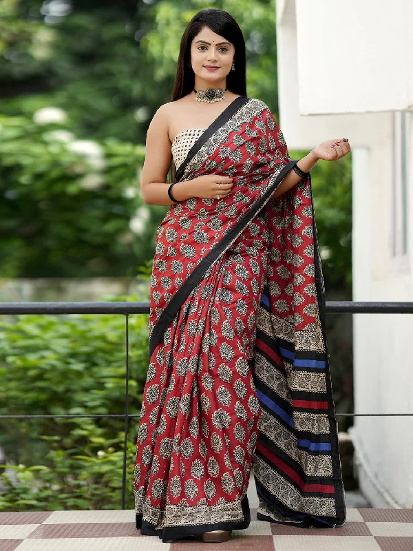 Women's Cotton Off White Printed Designer Saree With Blouse Piece Vintage Polka Blouse