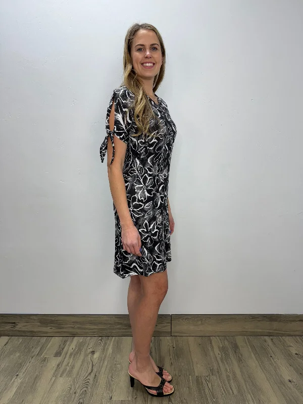 Black and White Open Arm Floral V-Neck Dress Halter Neckline Beach